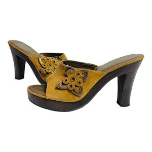 COLIN Stuart Tan Suede Open Toe Mules Flower Accent Women’s Size 10